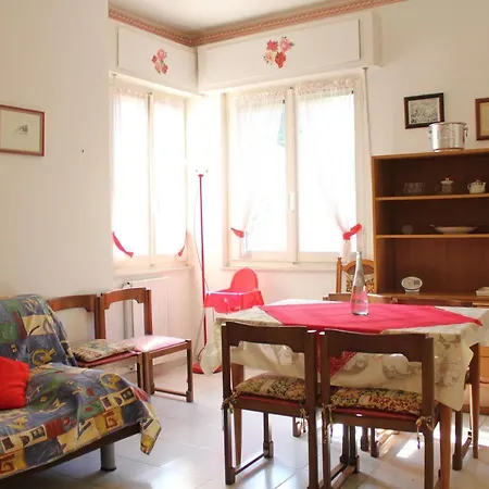 Grazioso Con Garage Incluso Appartement Alassio